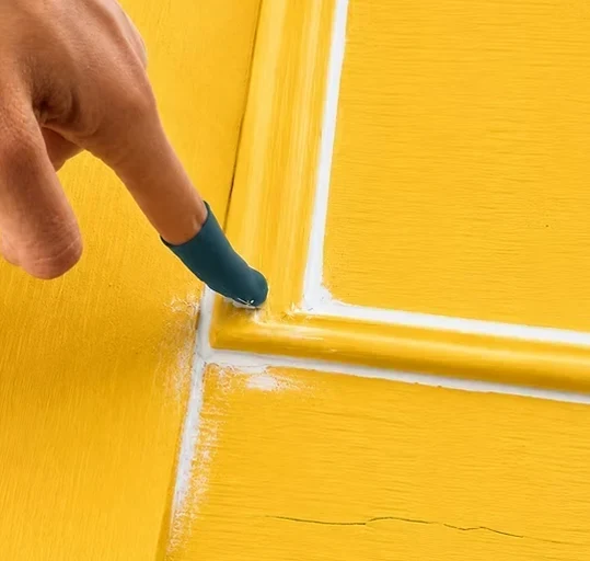Comment lisser un joint acrylique proprement ?