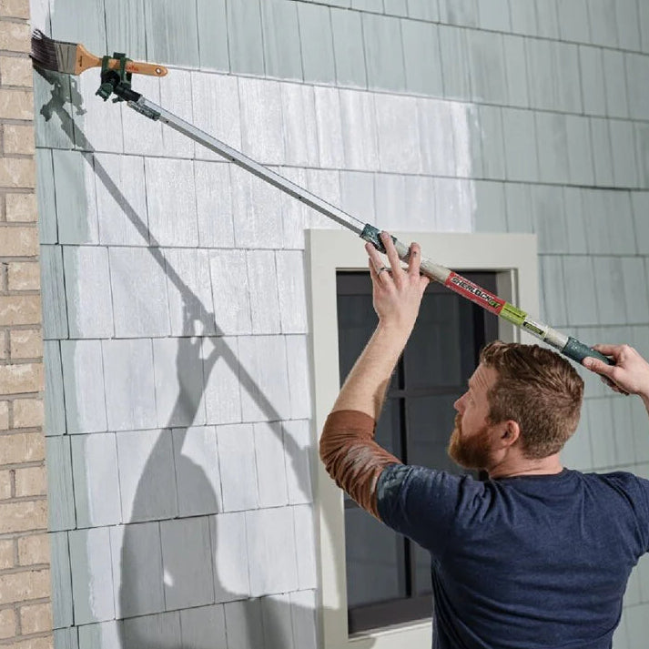 Wooster Lock Jaw en utilisation pour maintenir les outils de peinture à portée de main